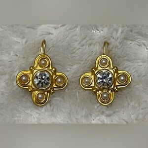 Carolee Flower Design Fish Hook Earrings Gold Tone With Faux Rhinestone Pearls